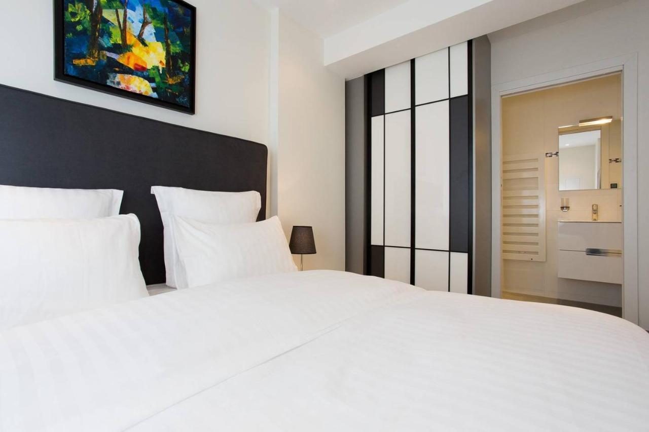 Martinez Area: New 2beds/2baths Apartamento